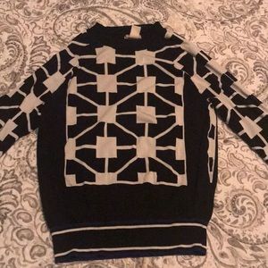 H&M Sweaters - Black and white long sleeves sweater H&M Sweaters - Black and white long sleeves sweater